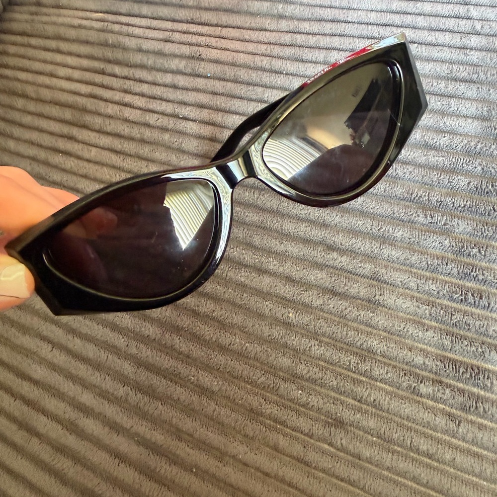 Black Cat-Eye Sunglasses women